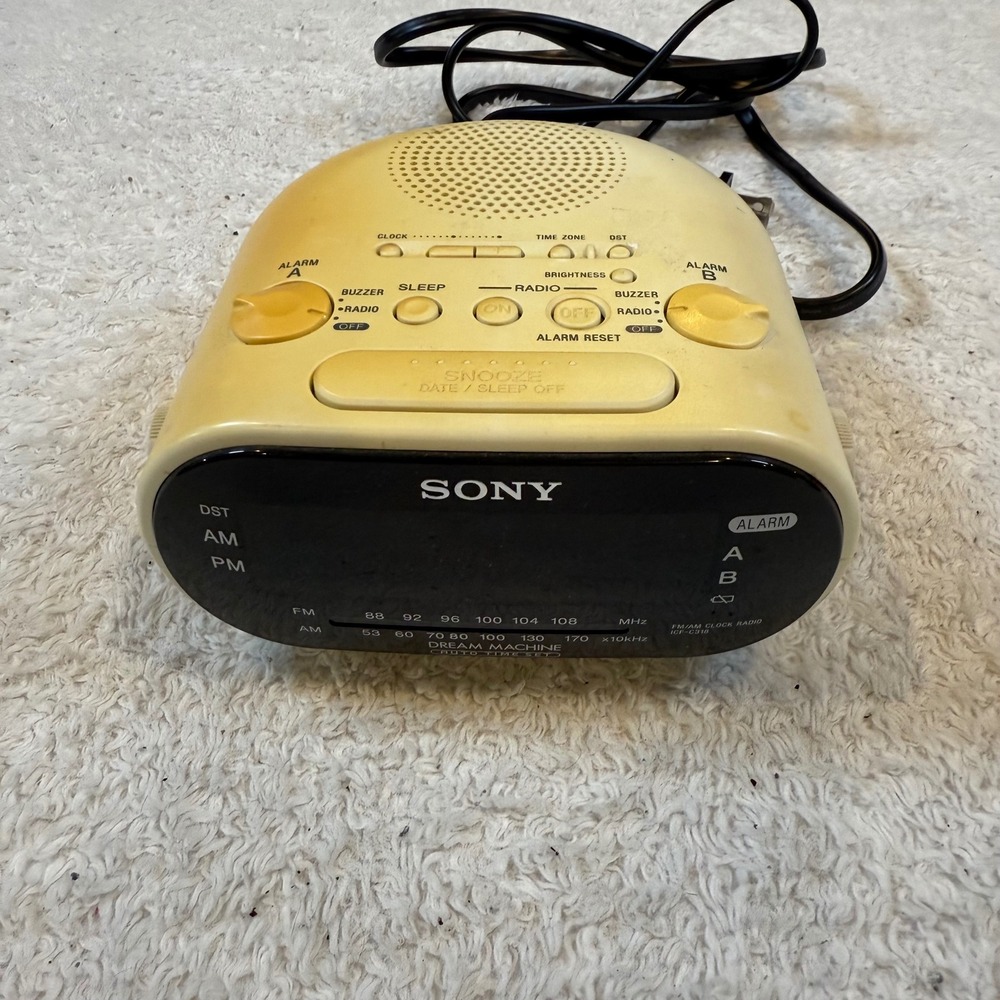 Sony Dream Machine ICF-C318 Dual Alarm Clock Radio AM/FM White Yellowed Vintage